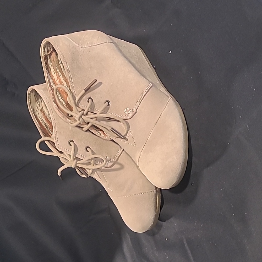Toms lace up ankle boots size 8W